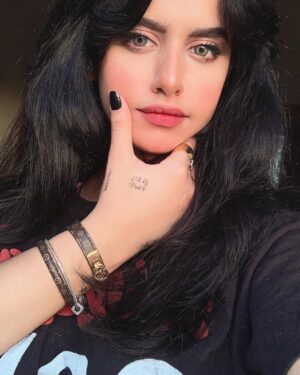 Waad Mohammed Instagram - اشتقت لكم بث لليوم الساعه٥ بإذن ربي❤️