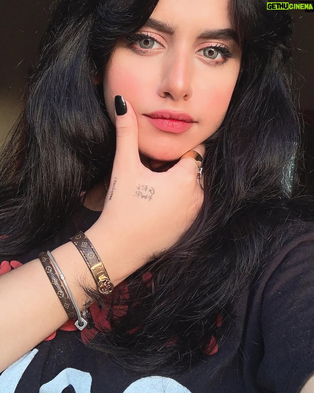 Waad Mohammed - 42.4K Likes - اشتقت لكم بث لليوم الساعه٥ بإذن ربي❤️