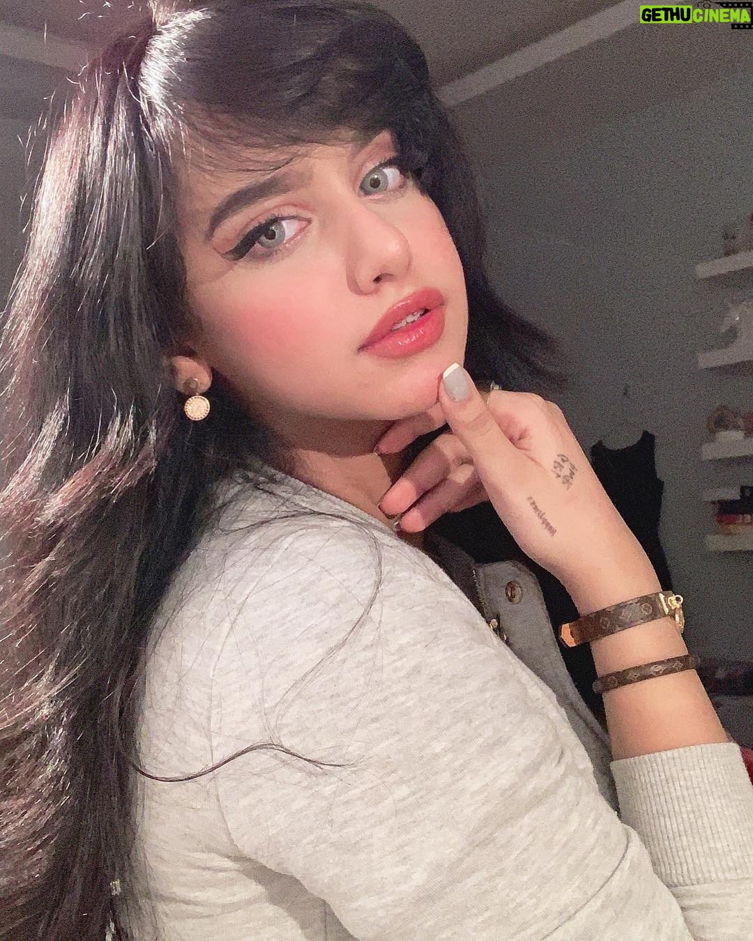Waad Mohammed - 47.9K Likes - على انه م عندي دوام انبسط إذا جا ويكند حتا لو م اطلع من البيت احس مخي معلق😂!!
المهم دام ويمتد قرب وش خططكم في فعاليات ؟
سنابي : wadjda1 💛