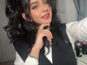 Waad Mohammed Instagram - اخيرا خميس وويكند😍
يلا بما انننا مروقين بنات اي اساله عن بشرة شعر اي شي اسالو ياقلبي انتو 💖
لا تنسون لايك بس🌚
اي وحده بشرتها حساسه مره تحط اي منتج تكلمت عنه ع خدها من تحت تجرب بعدين اذا سار شي تكمل عليه 👍