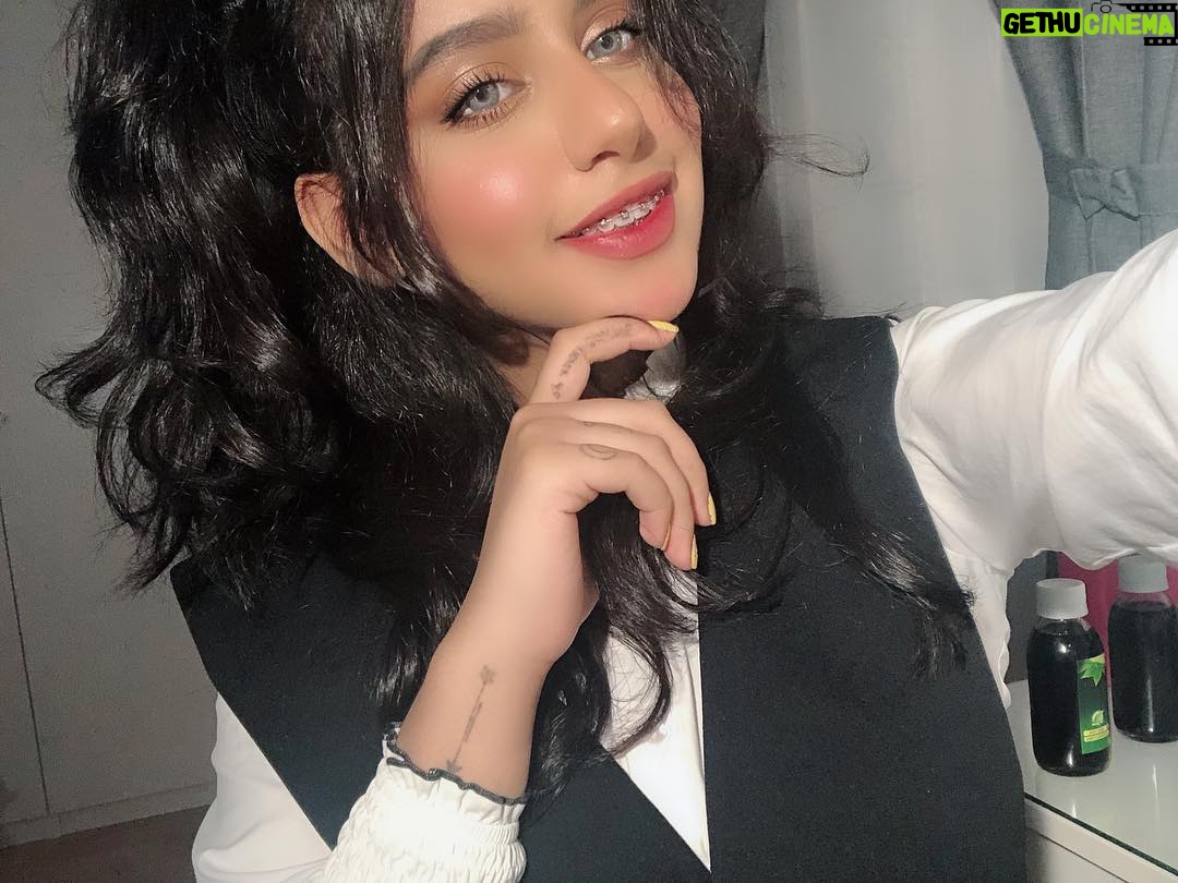 Waad Mohammed - 40.8K Likes - اخيرا خميس وويكند😍
يلا بما انننا مروقين بنات اي اساله عن بشرة شعر اي شي اسالو ياقلبي انتو 💖
لا تنسون لايك بس🌚
اي وحده بشرتها حساسه مره تحط اي منتج تكلمت عنه ع خدها من تحت تجرب بعدين اذا سار شي تكمل عليه 👍