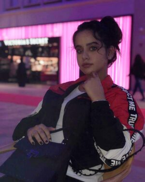 Waad Mohammed Instagram - كم باقي على اجازه نص السنه؟😅