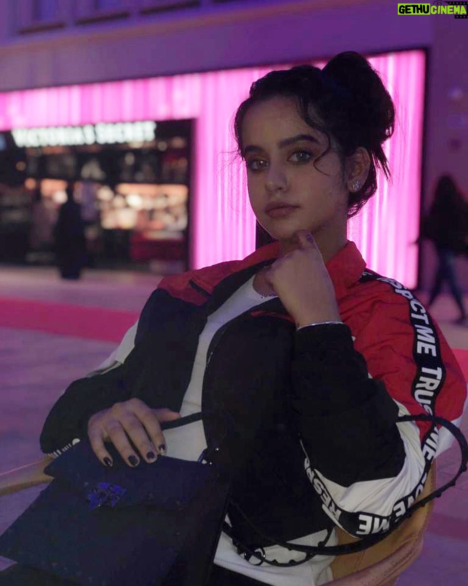 Waad Mohammed - 29.7K Likes - كم باقي على اجازه نص السنه؟😅