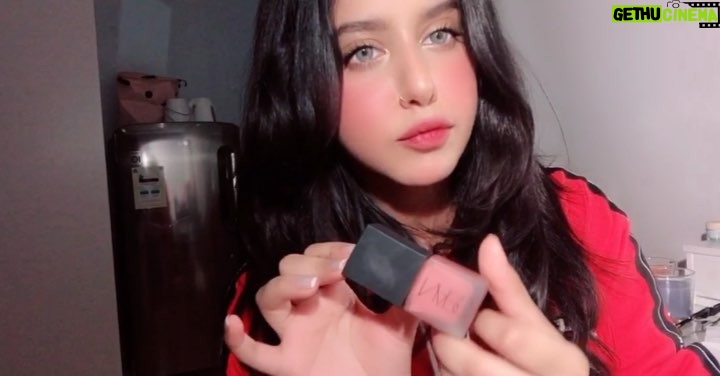 Waad Mohammed - 33.9K Likes - شريته اليوم اخيرا ي ج ن ن بنات صدق طبعا حاطه من اول وحطيت فوقه طلع كثير بس جربو نقطه وحده ع كل الخدود يهبل وشكله طبيعي واحلى من التنت💖
من ماركه NARS
الدرجة: dolce vita