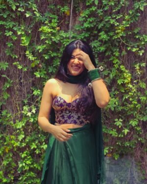 Wafa Khadeeja Rahman Instagram - Can you hold me down?

#ootd #fashion #styling #outfitoftheday #indianfashion 

[ ootd, fashion, styling, corset drape ]