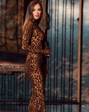 Wafaa El Kilani Instagram - #السيرة بكره الخميس 
والجمعة على 
#dmc
9.30 
بتوقيت القاهره

والجمعة الحلقة كامله على #ابو_ظبي 11 بتوقيت الإمارات
@youmnamoustafa 
@sohakhoury 
@hassanbourji_ 
@gimoooz 
#مصر