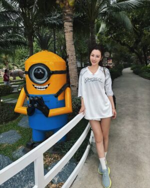 Wan-Ting Tseng Instagram - 眼尖的朋友
應該已經發現
我瞬間移動到泰國了
這次的家族旅遊全員到齊
陣仗好驚人😆