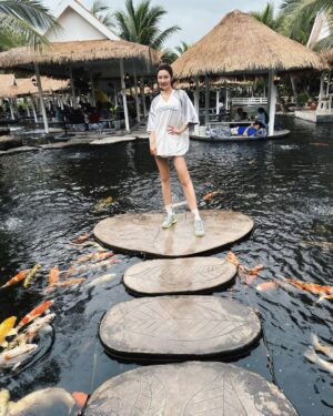 Wan-Ting Tseng Instagram - 眼尖的朋友
應該已經發現
我瞬間移動到泰國了
這次的家族旅遊全員到齊
陣仗好驚人😆