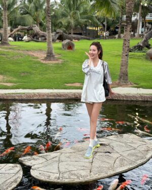 Wan-Ting Tseng Instagram - 眼尖的朋友
應該已經發現
我瞬間移動到泰國了
這次的家族旅遊全員到齊
陣仗好驚人😆