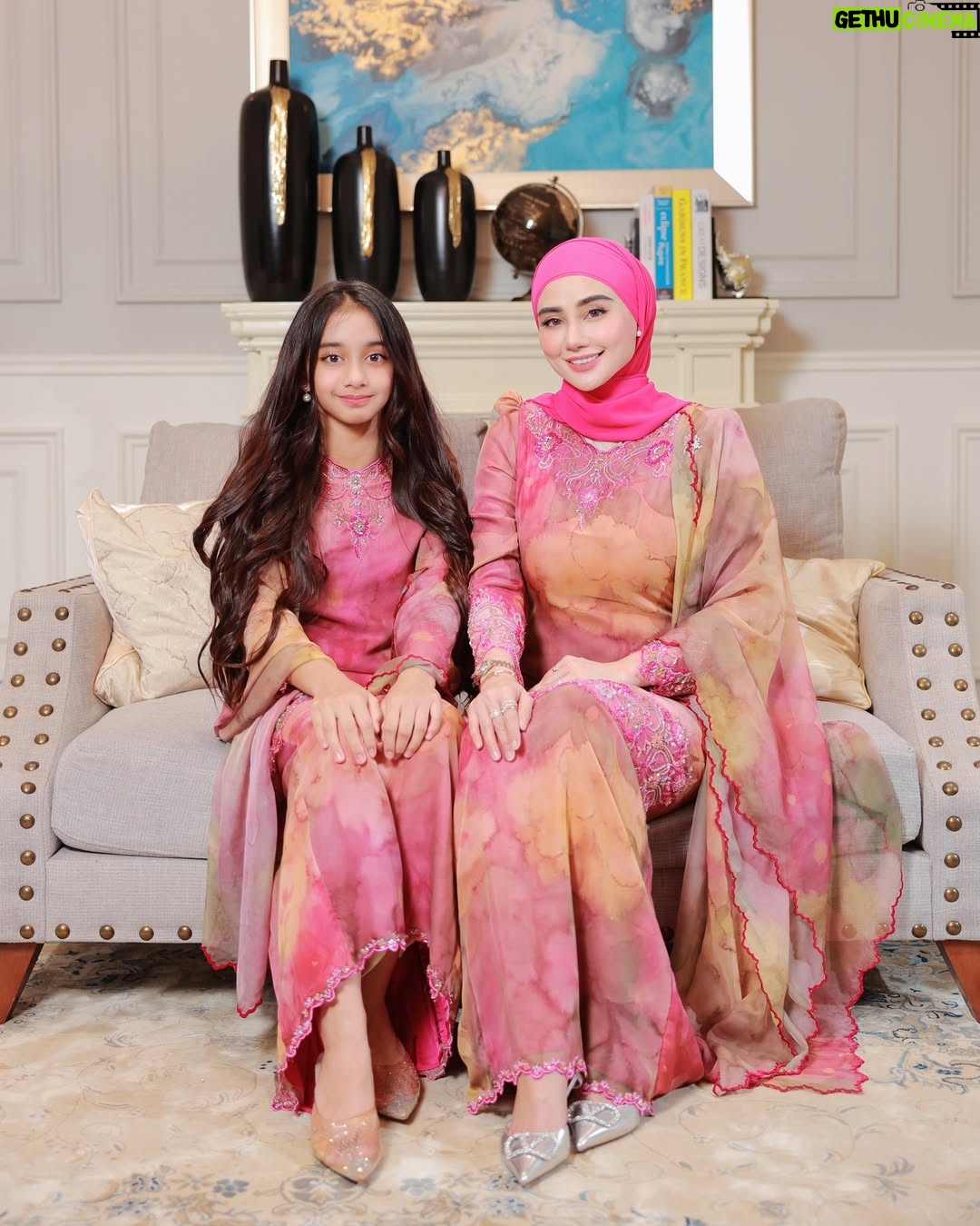 Wawa Zainal - 79.7K Likes - Selamat hari raya maaf zahir dan batin dari wawa & aeril sekeluarga💖
Baju from @solacouture_official