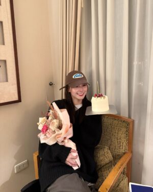Winnie Wu Instagram - Happy birthday to me！

心智還跟不上跟時間賽跑的速度
希望不管世界再怎麼變
自己和身邊所愛都能夠健康平安
快快樂樂過日子最重要

謝謝大家的祝福 我擁有了好多愛❣️🕊️