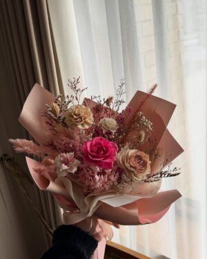 Winnie Wu Instagram - Happy birthday to me！

心智還跟不上跟時間賽跑的速度
希望不管世界再怎麼變
自己和身邊所愛都能夠健康平安
快快樂樂過日子最重要

謝謝大家的祝福 我擁有了好多愛❣️🕊️