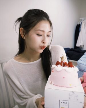 Winnie Wu Instagram - Happy birthday to me！

心智還跟不上跟時間賽跑的速度
希望不管世界再怎麼變
自己和身邊所愛都能夠健康平安
快快樂樂過日子最重要

謝謝大家的祝福 我擁有了好多愛❣️🕊️