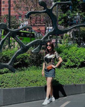 Wiwid Gunawan Instagram - Sending the warmest of hugs to those who feel sad, tired, lonely, drained, and empty. #mypositiveoutlooks #behappy #besafe #beauty #love #behealthy #wiwidgunawan216 #blessed #widlov❣️