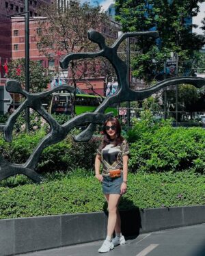 Wiwid Gunawan Instagram - Sending the warmest of hugs to those who feel sad, tired, lonely, drained, and empty. #mypositiveoutlooks #behappy #besafe #beauty #love #behealthy #wiwidgunawan216 #blessed #widlov❣️