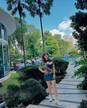 Wiwid Gunawan Instagram - Sending the warmest of hugs to those who feel sad, tired, lonely, drained, and empty. #mypositiveoutlooks #behappy #besafe #beauty #love #behealthy #wiwidgunawan216 #blessed #widlov❣️