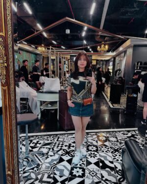 Wiwid Gunawan Instagram - Sending the warmest of hugs to those who feel sad, tired, lonely, drained, and empty. #mypositiveoutlooks #behappy #besafe #beauty #love #behealthy #wiwidgunawan216 #blessed #widlov❣️
