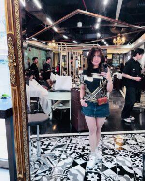 Wiwid Gunawan Instagram - Sending the warmest of hugs to those who feel sad, tired, lonely, drained, and empty. #mypositiveoutlooks #behappy #besafe #beauty #love #behealthy #wiwidgunawan216 #blessed #widlov❣️