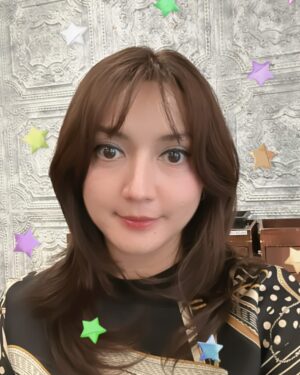 Wiwid Gunawan Instagram - Sending the warmest of hugs to those who feel sad, tired, lonely, drained, and empty. #mypositiveoutlooks #behappy #besafe #beauty #love #behealthy #wiwidgunawan216 #blessed #widlov❣️