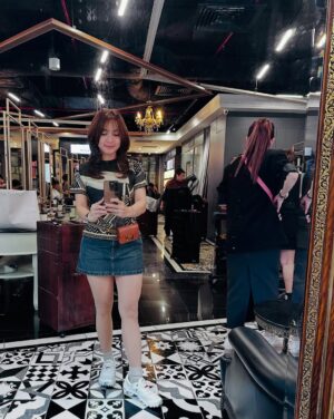 Wiwid Gunawan Instagram - Sending the warmest of hugs to those who feel sad, tired, lonely, drained, and empty. #mypositiveoutlooks #behappy #besafe #beauty #love #behealthy #wiwidgunawan216 #blessed #widlov❣️