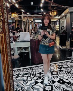 Wiwid Gunawan Instagram - Sending the warmest of hugs to those who feel sad, tired, lonely, drained, and empty. #mypositiveoutlooks #behappy #besafe #beauty #love #behealthy #wiwidgunawan216 #blessed #widlov❣️