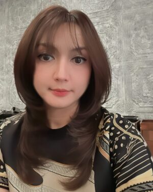 Wiwid Gunawan Instagram - Sending the warmest of hugs to those who feel sad, tired, lonely, drained, and empty. #mypositiveoutlooks #behappy #besafe #beauty #love #behealthy #wiwidgunawan216 #blessed #widlov❣️