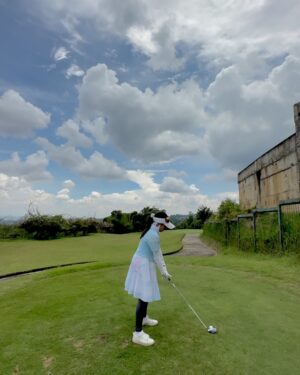 Wiwid Gunawan Instagram - - Bobby Jones(Golf adalah permainan yang paling mirip dengan kehidupan. Kadang kamu mendapat nasib buruk dari pukulan yang bagus; kadang kamu mendapat nasib baik dari pukulan yang buruk - tapi kamu harus memainkan bola itu dari tempatnya berada.) #golf #for #fun #happy #beauty #love #healthy #wiwidgunawan216 #blessed #widlov❣️