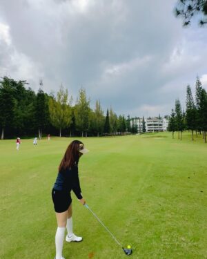 Wiwid Gunawan Instagram - - Bobby Jones(Golf adalah permainan yang paling mirip dengan kehidupan. Kadang kamu mendapat nasib buruk dari pukulan yang bagus; kadang kamu mendapat nasib baik dari pukulan yang buruk - tapi kamu harus memainkan bola itu dari tempatnya berada.) #golf #for #fun #happy #beauty #love #healthy #wiwidgunawan216 #blessed #widlov❣️