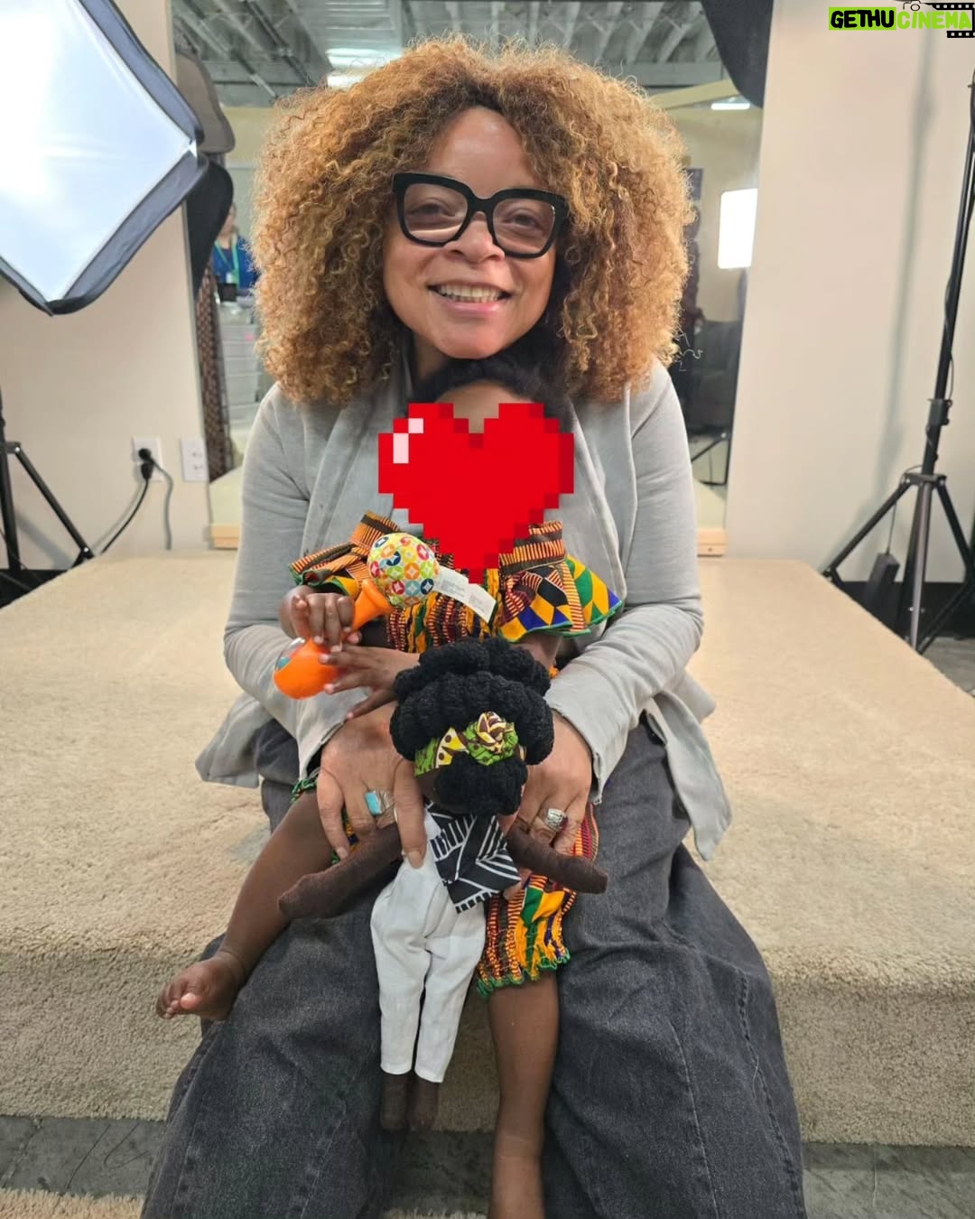Wunmi Mosaku - 67.2K Likes - Thank you all SO much for showing up for us! You have poured so much love in to us it feels like an extension of the magic and love we felt when creating #SinnersMovie! We a brimming with gratitude and pride! Sending huge love to our incredible crew and supporting artists who gave so much of themselves to create such a wondrous cinematic experience and we're integral to the feeling of family! Congrats fam! Miss you all! Stay til the lights come up and give them their flowers!
@sinnersmovie
Last two pics šø @eli_joshua