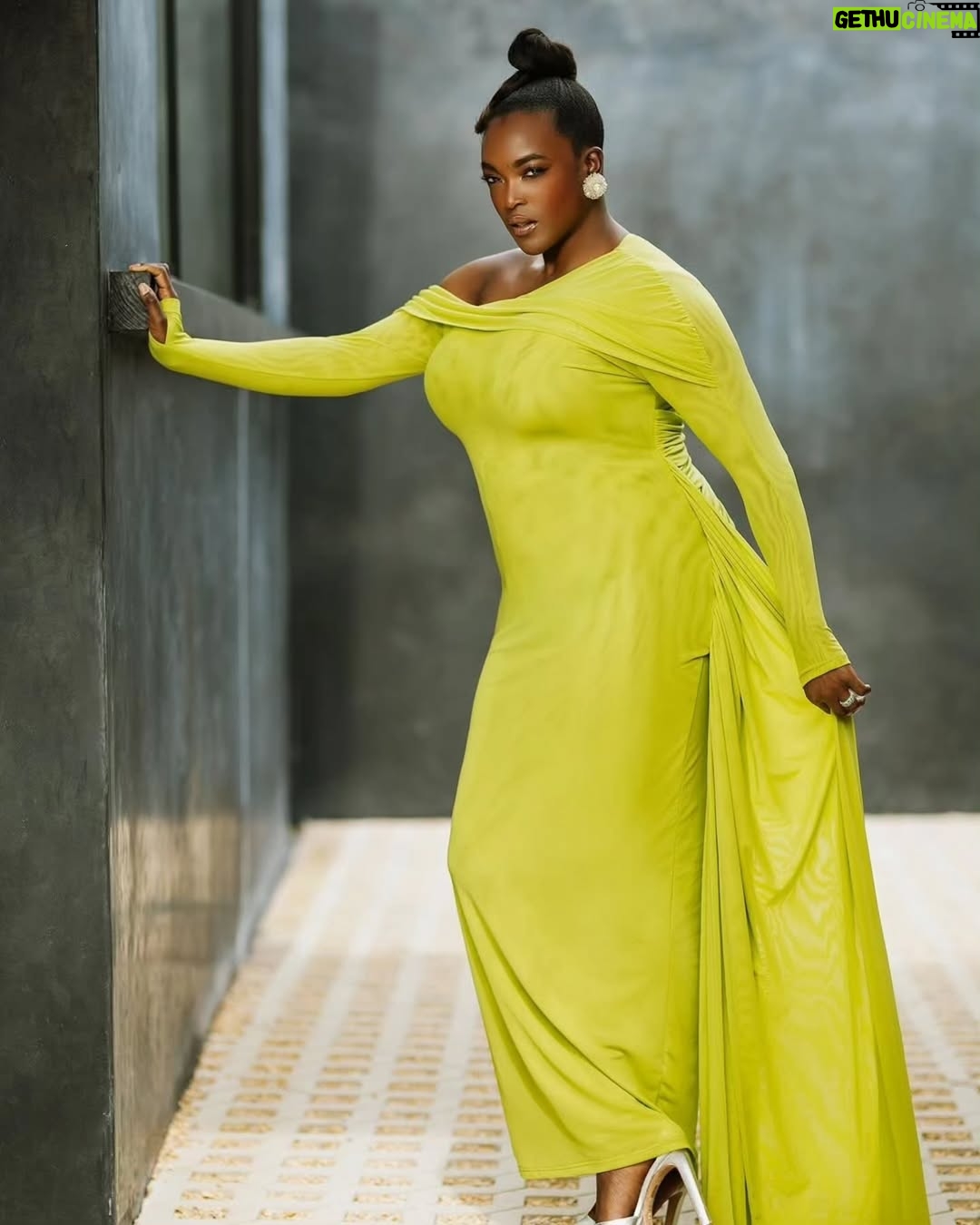 Wunmi Mosaku - 128.9K Likes - And just* figured out how to repost šš¤£ Don't mind me while I commit this š„ shoot to the grid a tinsey bit late! @sinnersmovie
@hellobeautiful March cover
Photographer: @giannasnapped
Cover Story: awordwitharamide
SVP of Content: @alliemcgev
VP of Content: @kwestsavalli
Editorial Director: @shamika_sanders
Photo Assistant: @z.stills
BTS Video: @simmscity @24k_prod
Wardrobe Stylist: @shameelahhicks
Makeup: @U.Z.O
Hair Stylist: @vernonfrancois
Creative Director: @jbthegawd
Production Company: @theoraclemedia
Production: @haleypooley
#giannasnapped #wunmimosaku #SinnersMovie #hellobeautiful #magazinecover #marchcover #Godisgood #blackfemalephotographer