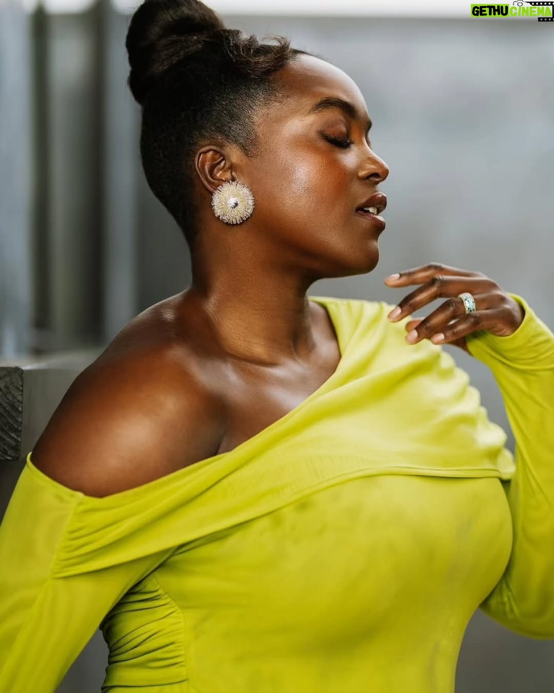 Wunmi Mosaku - 128.9K Likes - And just* figured out how to repost šš¤£ Don't mind me while I commit this š„ shoot to the grid a tinsey bit late! @sinnersmovie
@hellobeautiful March cover
Photographer: @giannasnapped
Cover Story: awordwitharamide
SVP of Content: @alliemcgev
VP of Content: @kwestsavalli
Editorial Director: @shamika_sanders
Photo Assistant: @z.stills
BTS Video: @simmscity @24k_prod
Wardrobe Stylist: @shameelahhicks
Makeup: @U.Z.O
Hair Stylist: @vernonfrancois
Creative Director: @jbthegawd
Production Company: @theoraclemedia
Production: @haleypooley
#giannasnapped #wunmimosaku #SinnersMovie #hellobeautiful #magazinecover #marchcover #Godisgood #blackfemalephotographer
