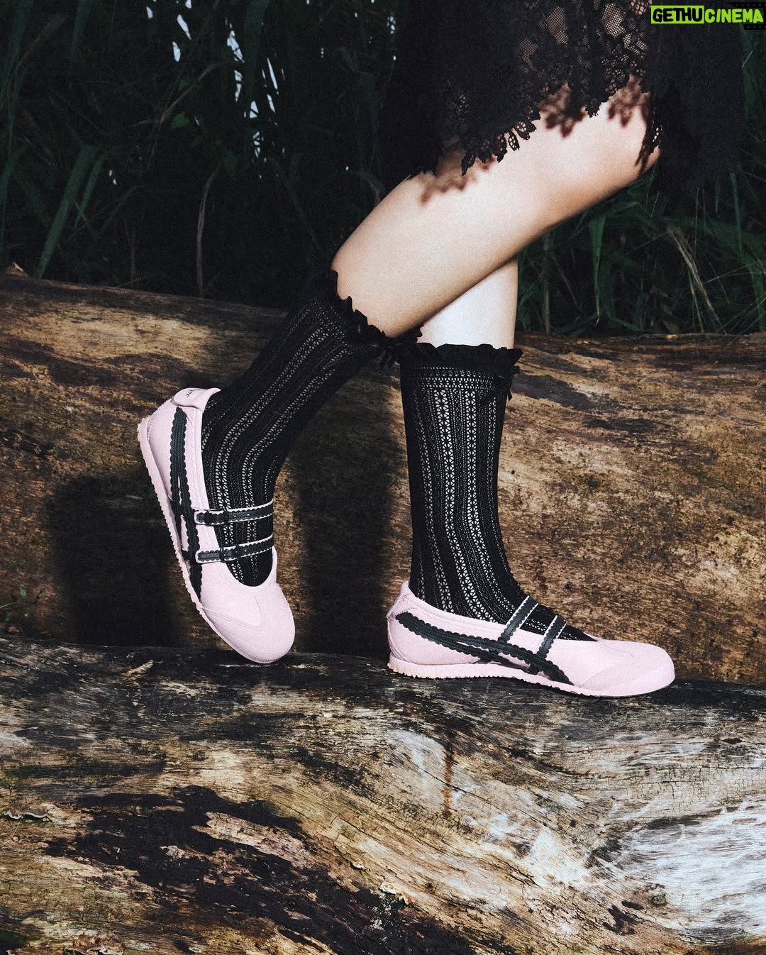 Xu Yahui - 1.8K Likes - Laced in softness, grounded in style 💗🌾 Explore the Onitsuka Tiger SS25 collection at onitsukatiger.com
#MEXICO66TGRS
@OnitsukatigerSG #OnitsukaTiger #OnitsukaTigerSG