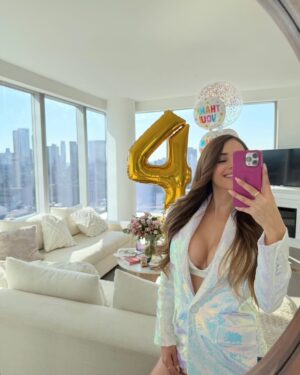 Yanet Garcia Instagram - This month is very special for me because it’s been 4 years since I started OnlyFans @onlyfans and It has completely changed my life and I feel very grateful for all the love and support you have always given me because without you guys this would not be possible. Thank you to everyone who has been part of my team during this time and for being part of this dream. It has been a great adventure full of many experiences, learnings and a lot of teamwork. OnlyFans has been a tool that is helping me fulfil other long-term dreams and I feel very grateful for this. 
Let’s celebrate together 🥳
Sending you all lots of love ❤️🫶🏻

GRACIAS A TODOS POR SER PARTE DE MIS SUEÑOS 🙏🏻
4 AÑOS CREANDO CONTENIDO EXCLUSIVO PARA USTEDES CON MUCHOOOOO AMOR 🤗 

The best team ever @rafaelarroyo @dievko @diegoalanis__ph @kevinrivasmakeup @carlosdeanda20 ❤️