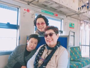Yang Hee-eun Instagram - 세자매의 여행!
2018년 마쯔에,
2019년 요나고,
2025년 군산으로!
앵주씨의 안내덕에
세상 편했다.
#양희은 #양희경