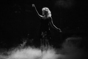 Yanina Studilina Instagram - « Кто испытал наслаждение творчества, для того все другие наслаждения уже не существуют.» А. П. Чехов 

🎭 С Днем Театра 🎭

Очень жду вас нас своих спектаклях. Фото из спектакля «Мастер и Маргарита», который в апреле переезжает на сцену театра Сатиры.

«Мастер и Маргарита. История Любви» 

9 апреля ( Театр на Малой Ордынке)
26 апреля, 25 мая ( Театр Сатиры)

📸 @__sergius_
