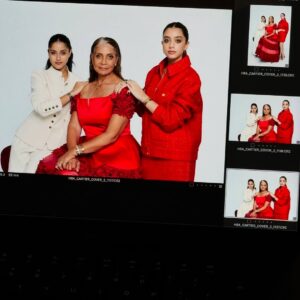 Yasmina El-Abd Instagram - @harpersbazaararabia x @cartier BTS with my fav ladies !!! @sawsanbadrofficial @aicelramzy 

❤️