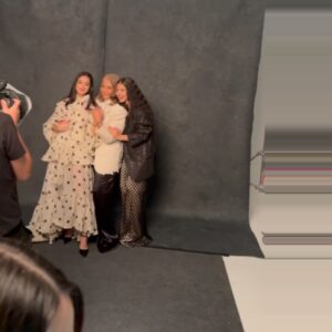 Yasmina El-Abd Instagram - @harpersbazaararabia x @cartier BTS with my fav ladies !!! @sawsanbadrofficial @aicelramzy 

❤️