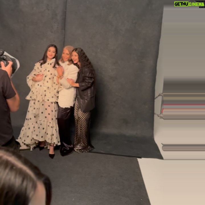 Yasmina El-Abd - 28.2K Likes - @harpersbazaararabia x @cartier BTS with my fav ladies !!! @sawsanbadrofficial @aicelramzy
❤️