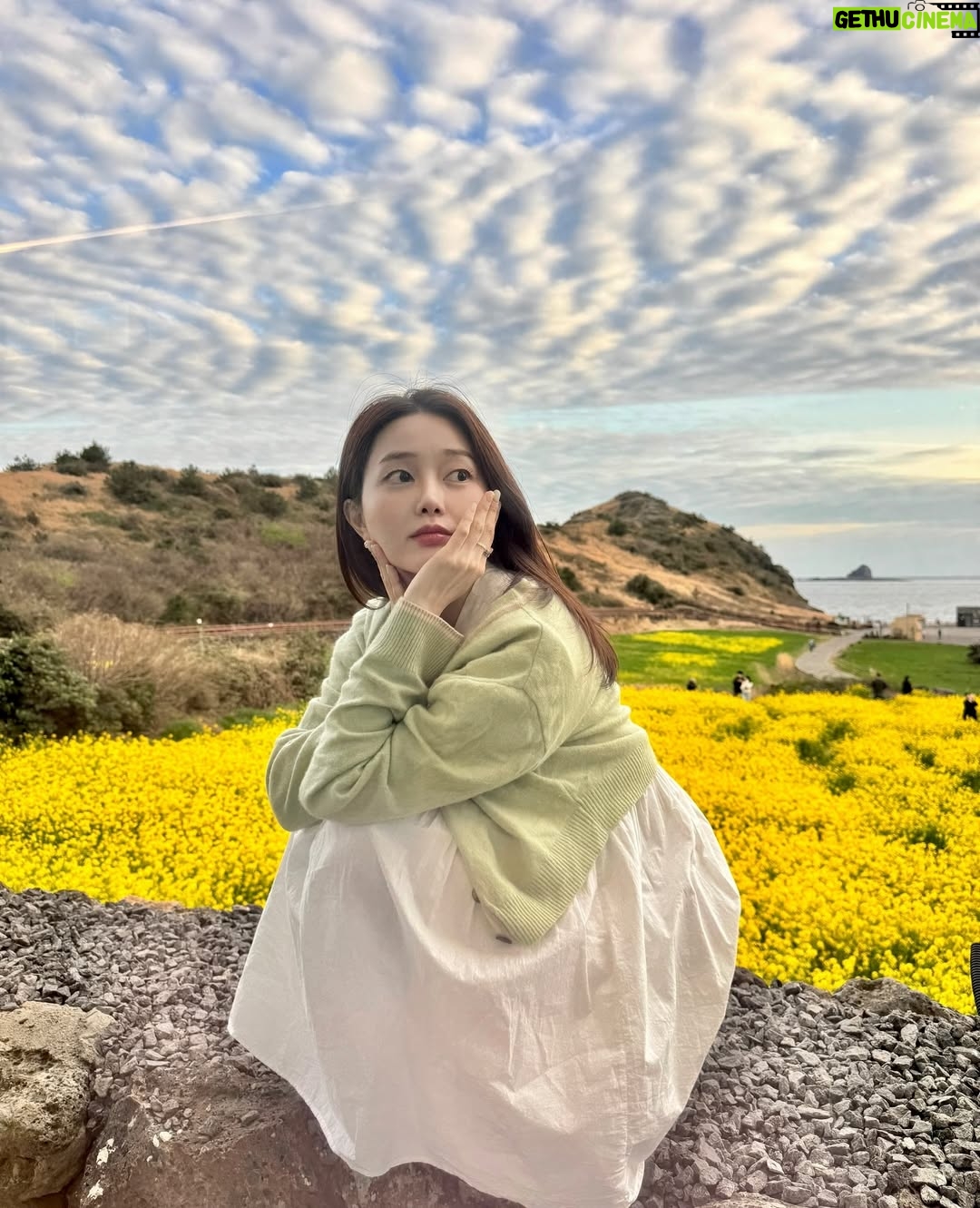 Yeo Joo-ha - 52.8K Likes - 봄아, 비를 내려줘
