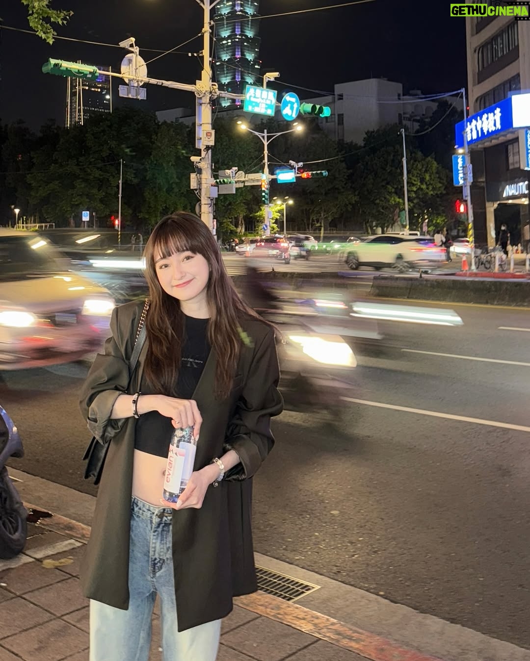 Ying-Xuan Ge - 2.7K Likes - 跟Aaron出去就會有好照片?🥳