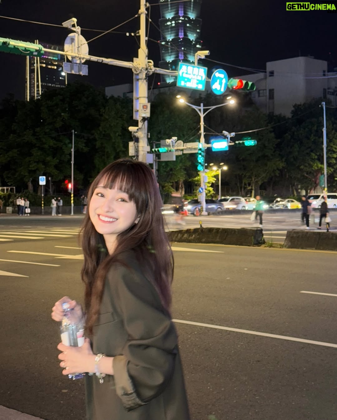 Ying-Xuan Ge - 2.7K Likes - 跟Aaron出去就會有好照片?🥳