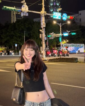 Ying-Xuan Ge Instagram - 跟Aaron出去就會有好照片？🥳
