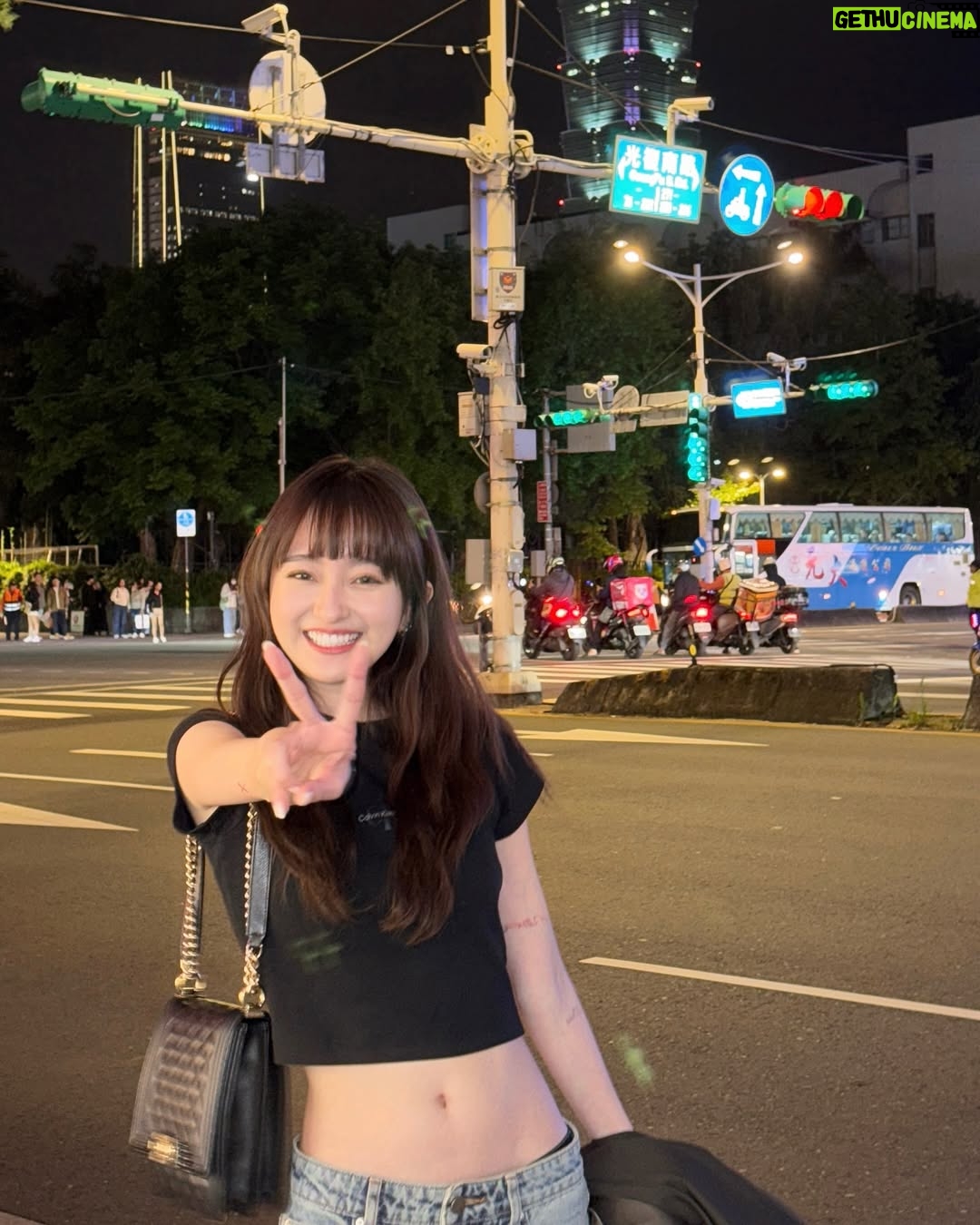 Ying-Xuan Ge - 2.7K Likes - 跟Aaron出去就會有好照片?🥳