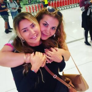 Yonca Evcimik Instagram - Canım arkadaşım… son ana kadar savaşçı ruhunla direndin. Çok üzgünüm… Senin bu zorlu süreçte hayata dört elle tutunman ve güzel enerjin çoğu insana örnek oldu.Mekanın cennet olsun güzel arkadaşım benim❤️🍀🌹🙏🏻 @tanyelislife