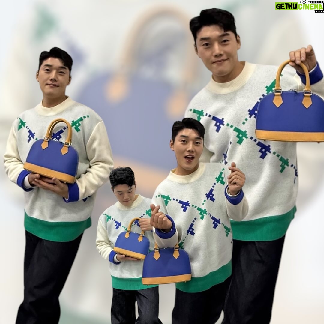 Yoo Ah-jin - 114 Likes - 🇰🇷 우리나라 최고의 연기파 코미디 배우, 다재다능한 권혁수 님!

고퀄리티 제품 EVEKKA 가방을 애용해 주시고, 아낌없는 응원까지 보내주셨습니다. 🖤

감사합니다! 앞으로도 더 좋은 제품으로 보답하겠습니다.✨

#EVEKKA #권혁수 #프리미엄가방 #데일리룩 #스타일완성❤️ 

🇰🇷 Korea’s top versatile actor and comedy genius, Kwon Hyuk Soo!

We’re honored that he loves and supports EVEKKA’s high-quality bags. 🖤

Thank you! We’ll continue to bring you the best. ✨

#EVEKKA #KwonHyukSoo #PremiumBags #DailyLook #styleperfection❤️