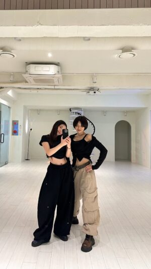 Yoon Se-a Instagram - #likejennie #♥️
‘시간’을 붙잡을 수는 없어도
그 ‘시간’ 안에서 춤을 추는 건 나의 선택이다. 이 ’시간‘은 다시 오지 않아.