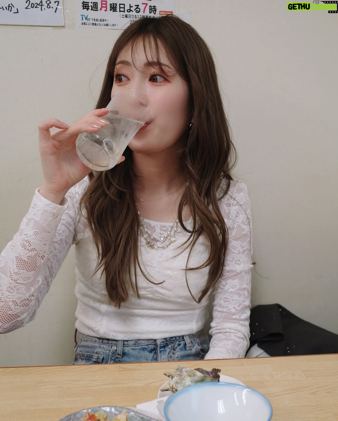 Yoshida Akari - 13.3K Likes - 土日は一泊で夫と2人で三重にプチ旅行🚗❤️
.
到着してすぐ鳥羽のサザエストリートへ🦪🐚
貝のお店がズラ〜っと並んでた!
新鮮な貝やエビさん🦞たくさん食べました☺️
鳥羽サイダーも美味しかった🥰❤️
.
そのあとは、夫婦岩へ🐸
結婚発表からあっという間に1年。
皆様に支えられて変わらず活動出来てて嬉しい限りです💓
.
#三重旅行 #サザンストリート #夫婦岩