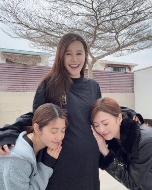 Yoyo Chen Instagram - 2025年 
大家一直為自己嘅事情而忙碌
雖然好似少咗聚
但係一直緊貼住大家發生嘅事
這天咁啱一個電話
大家剛好可以相見
更珍惜見面嘅時間
對大家嘅愛同關懷
就是這樣單純🥰

好期待見到你嘅小寶貝❤️❤️❤️
@wongtsuiyu