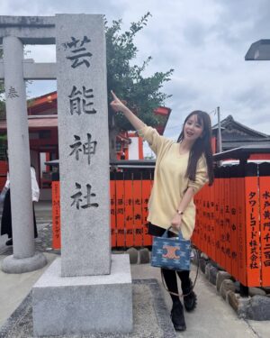 Yuka Iguchi Instagram - 🌸⛩️🚄
久しぶりに日帰り弾丸京都いってきたお(　＾ω＾)

#貴船神社 #上賀茂神社 #等持院 #車折神社 #八坂神社
#滞在時間５時間 #日帰り観光 #京都
#坐禅虚無顔 #ほくそ笑み #おばさん
#立ち姿オバショット #隠しきれないアラフォー感
#運転手さんいつも本当にありがとうございます🫶🏻🌷