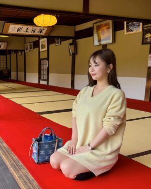 Yuka Iguchi Instagram - 🌸⛩️🚄
久しぶりに日帰り弾丸京都いってきたお(　＾ω＾)

#貴船神社 #上賀茂神社 #等持院 #車折神社 #八坂神社
#滞在時間５時間 #日帰り観光 #京都
#坐禅虚無顔 #ほくそ笑み #おばさん
#立ち姿オバショット #隠しきれないアラフォー感
#運転手さんいつも本当にありがとうございます🫶🏻🌷